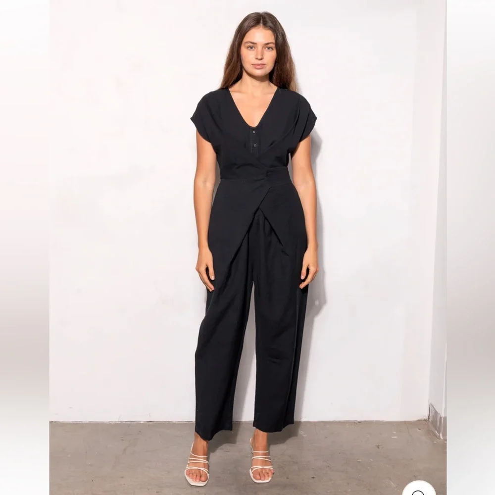 Black linen jumpsuit wrap around with tie - Picture 1 of 4